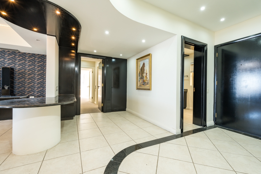 To Let 4 Bedroom Property for Rent in Sea Point Western Cape